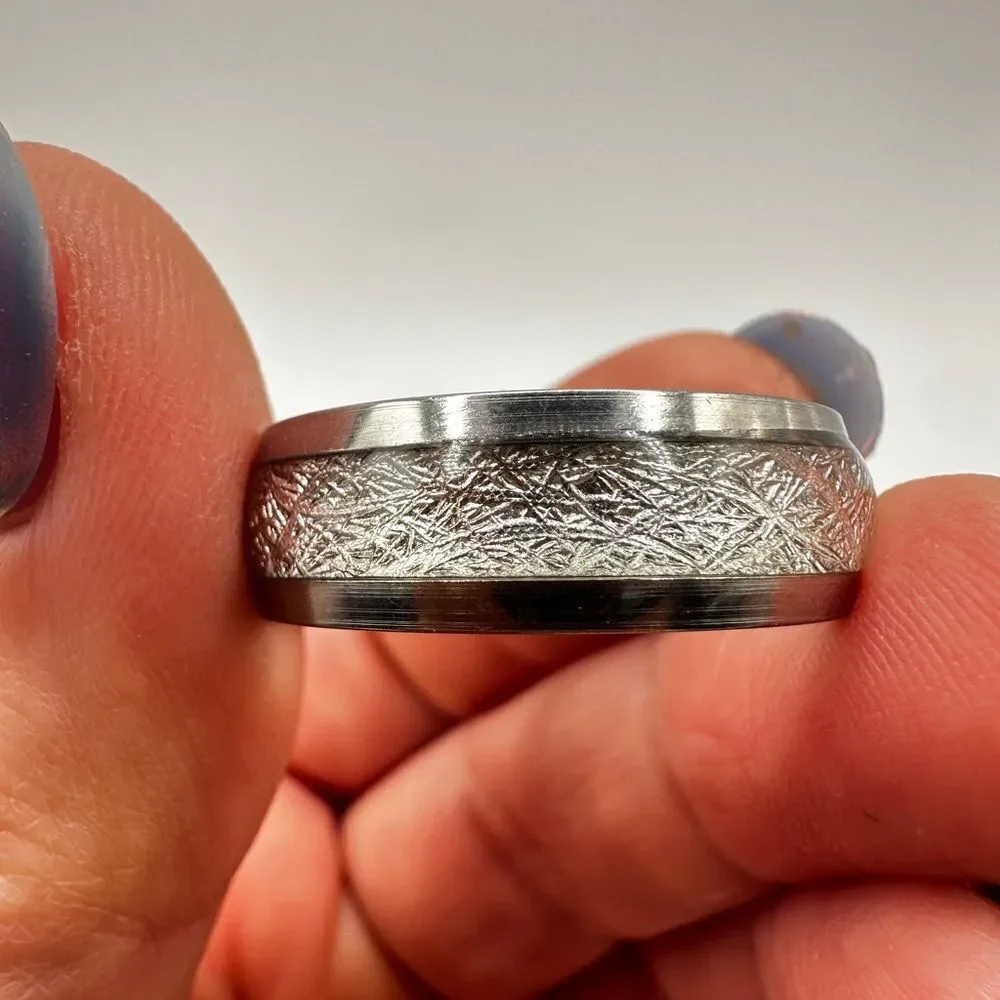 Size 13, Men's silver tone metal ring with resin/high shine‎ silver scroll work!